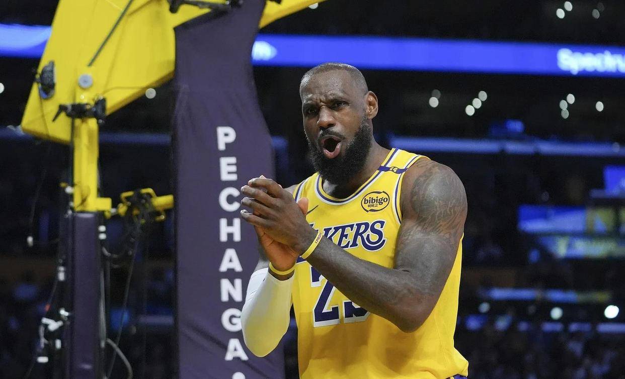 开云体育官网-詹姆斯在法国队比赛中出色发挥，爆冷引发热议！的简单介绍