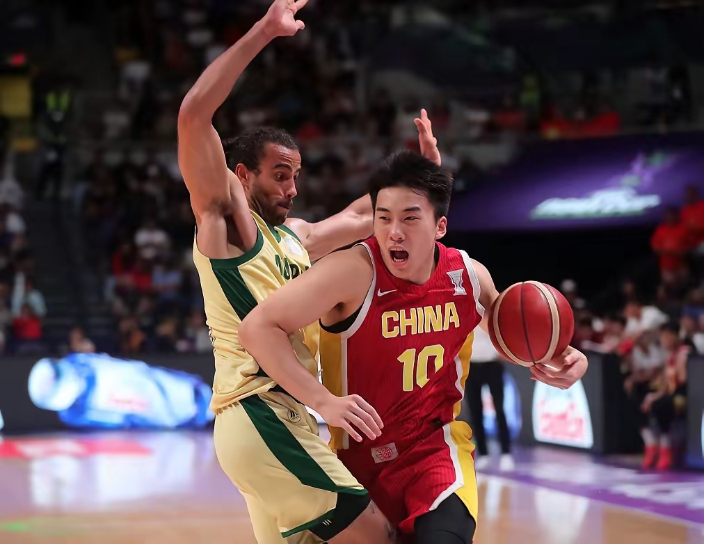 -关于美网抢七大战对决在即！广东男篮演练定位球，新疆男篮密集防守应对的信息